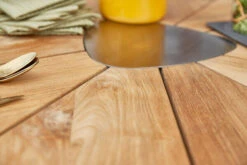 DIAMOND GARDEN Lyon Triangel Esstisch, Edelstahl/Recycled Teak, 150x 150 Cm -Dopple Geschaft 11 21210.jpg