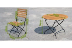 OUTFLEXX Sitzgruppe, Natur/schwarz, Stahl/FSC-Akazienholz, Ø 90 Cm, 2 Klappstühle, Pulverbeschichtet, Geölt -Dopple Geschaft 23886 05.jpg