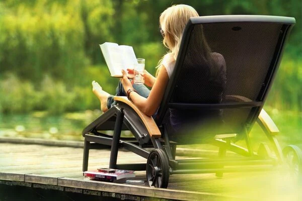 HARTMAN Da Vinci Gartenliege, Xerix/anthrazit, Alu/Textilene, 170 X 82 X 30 Cm, Mit FSC-Teak-Armlehnen 5 HARTMAN Da Vinci Gartenliege, Xerix/anthrazit, Alu/Textilene, 170 X 82 X 30 Cm, Mit FSC-Teak-Armlehnen – Bild 4